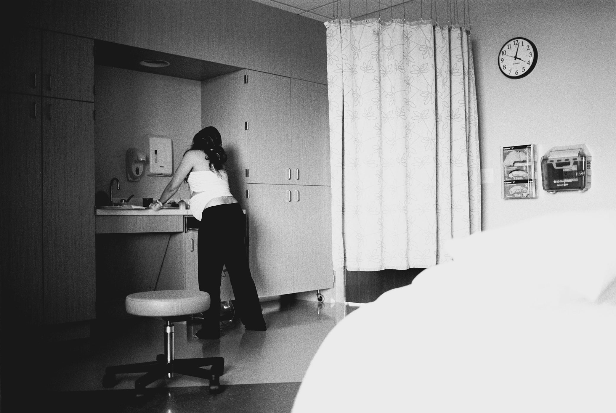 Portland Oregon birth photographer Simply Splendid newborn hospital film pacific northwest lexia frank 3
