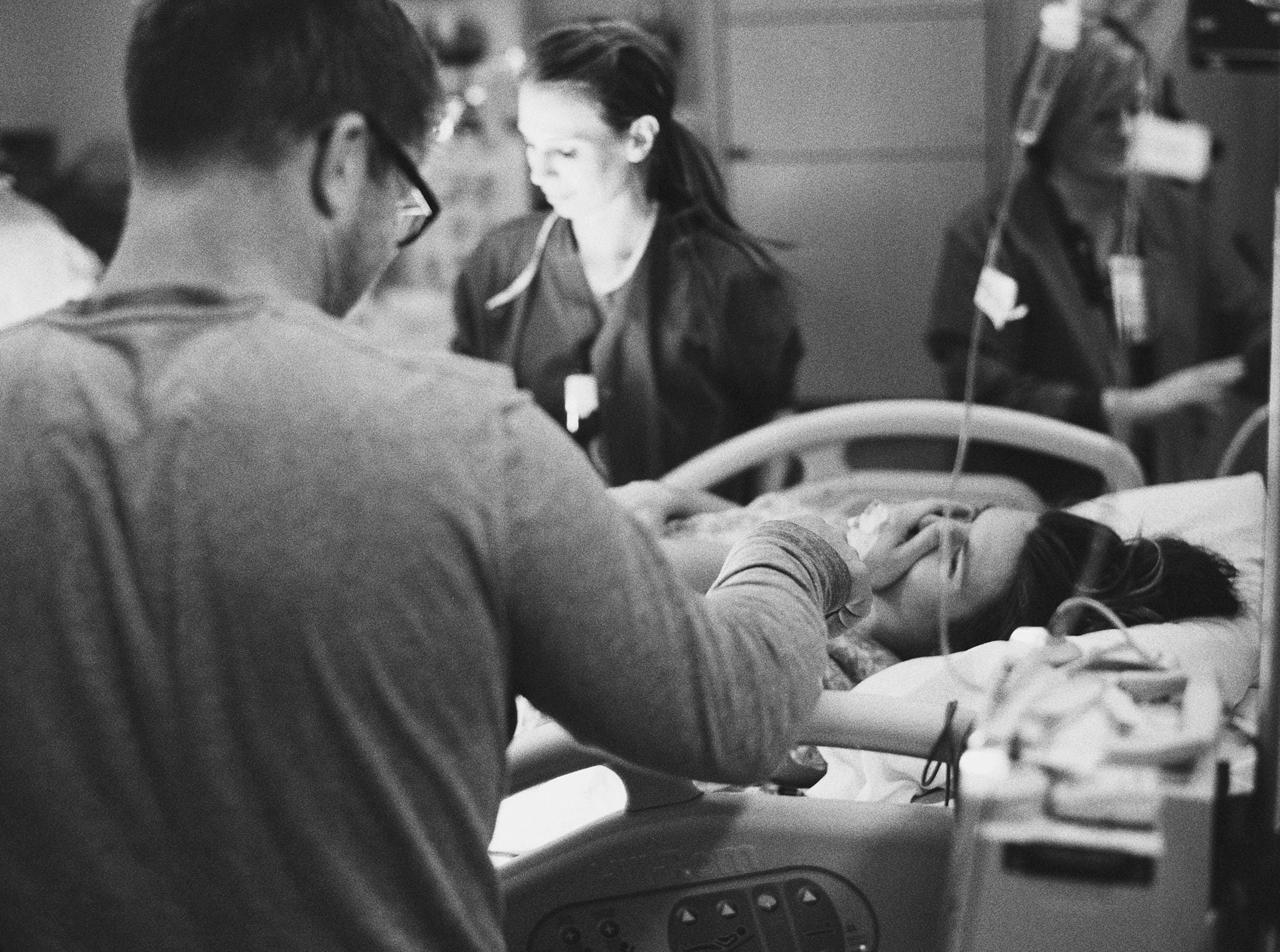 Portland Oregon birth photographer Simply Splendid newborn hospital film pacific northwest lexia frank 23